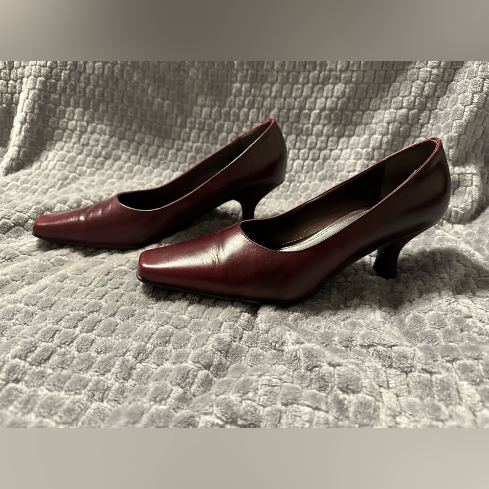 Excellent condition! Liz Claiborne Villager Pumps